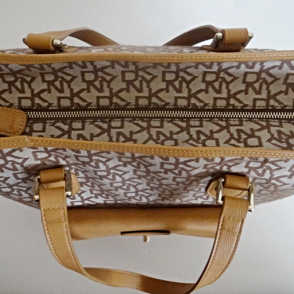 Women's DKNY Brown Large Handbag Pre-owned - Picture 6 of 8